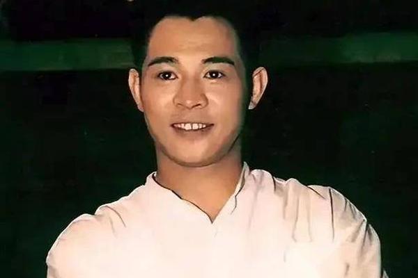 李连杰ab血型与a血型的利智 巩俐血型