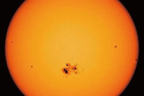 太阳黑子 天干地支 太阳黑子是什么