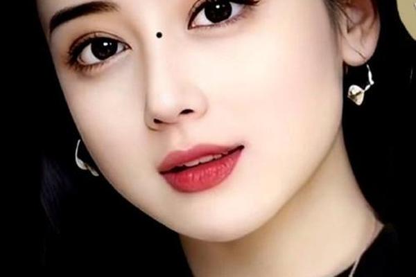山根有痣多婚之相_山根有痣的名人
