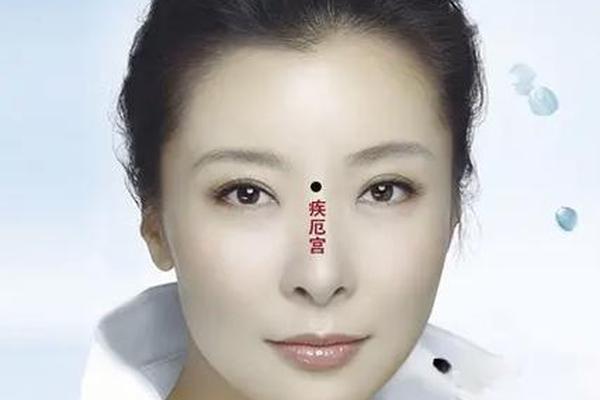 麻衣神相山根下方长痣(山根长痣的女人面相)