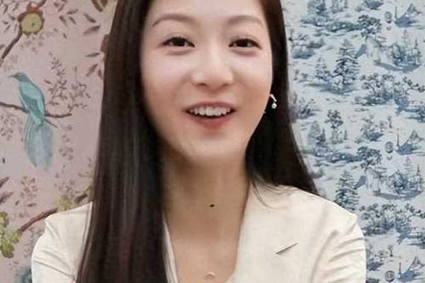 冯琳痣相-女人下巴有痣