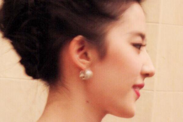 文相敏脖子痣;右脖子有痣的明星