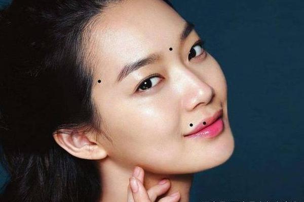 桃花女痣相_女人脸上的桃花痣有哪些