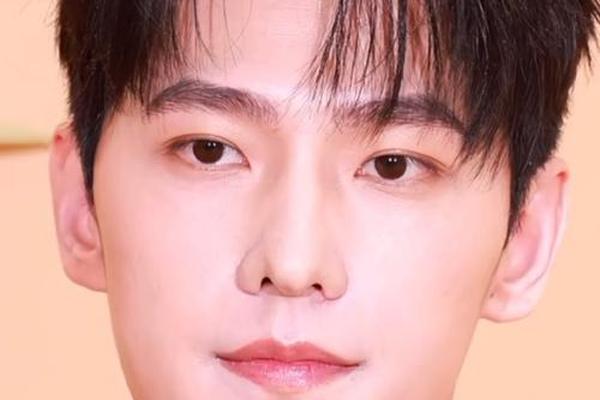 杨洋脸部痣相,面部痣相