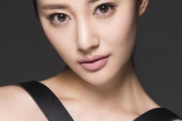 李纯一手相痣照片图片高清_李纯面相分析