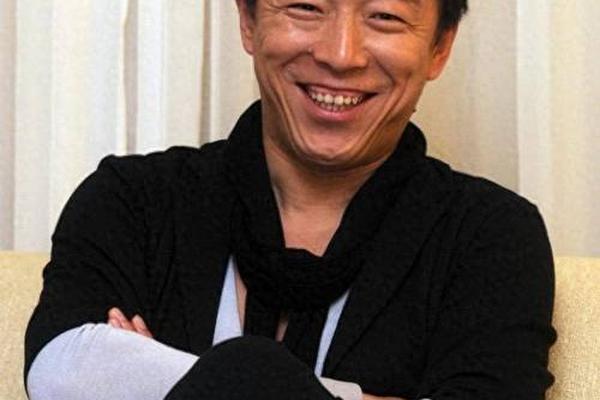 黄渤脖子上的痣相-脖子上有痣的女明星