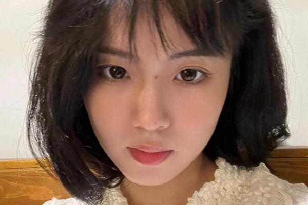 女人山根长痣的相格,女生山根有痣