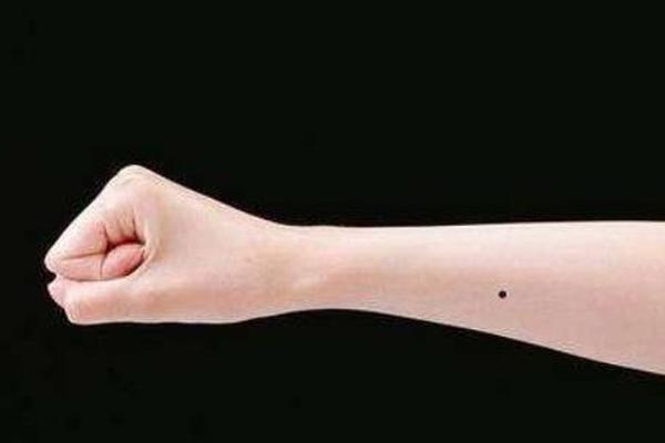 女相手腕有痣好不好图片_手腕处有痣代表什么 女相手腕有痣好不好图片_手腕处有痣代表什么
