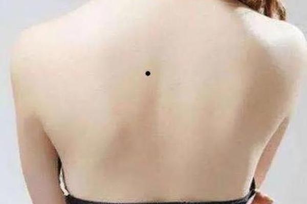 后背痣相算命(面相算命图解大全女痣)